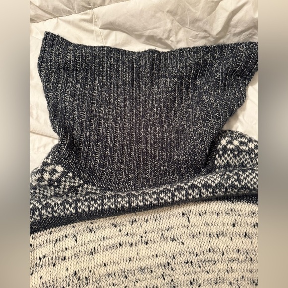 BCBGMaxAzria Sweater - Picture 8 of 9